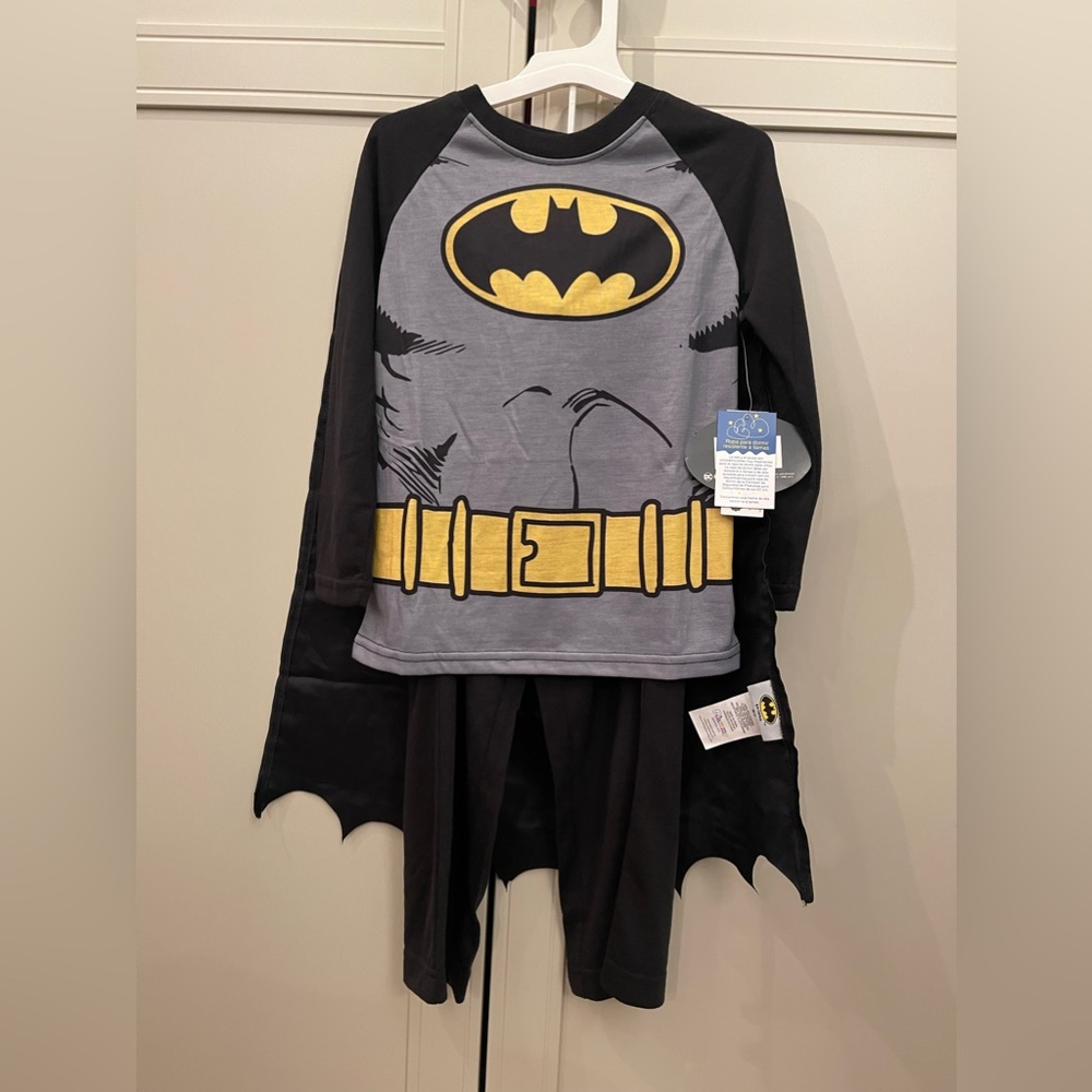 BATMAN Jammies With CAPE - Three piece (3)